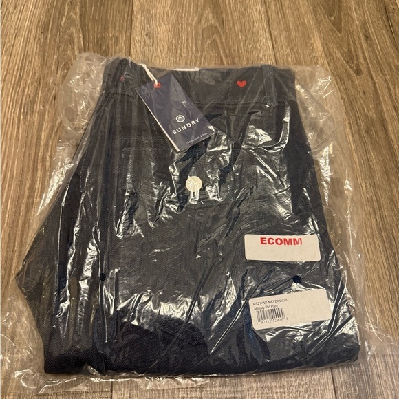 Sundry Dark Blue Wash High Rise Pleated Military Relaxed Fit Denim Pants 28 NWT - Picture 2 of 3